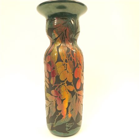 Vaso in vetro overlay a colori.Daum Nancy croce di lorena cm. 38x14,8 1930 ca.