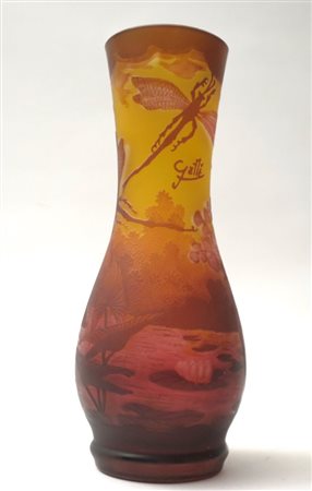 VASO IN VETRO firmato Gallé, cm 23 A GLASS VASE 'GALLE'