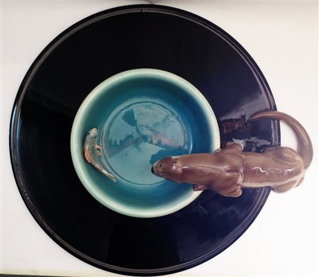 Tosalli Felice (Torino, 1883-1958) LONTRA SU PIATTO Piatto in ceramica...