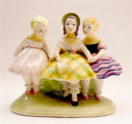 TRE BAMBINE Gruppo in ceramica policroma 26x30x15 cm Produzione LENCI Torino...