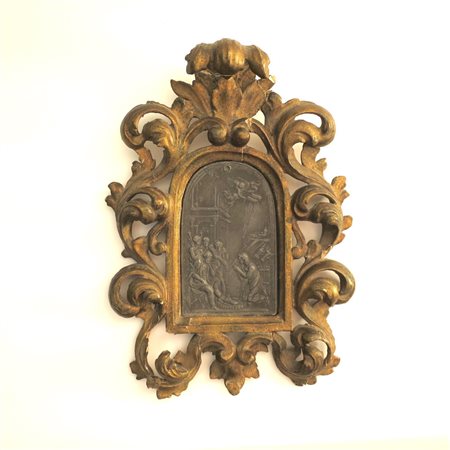 Bassorilievo in bronzo raffigurante scena religiosa con cornice in legno...