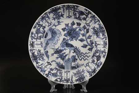 Arte Cinese Piatto bianco blu della tipologia Swatow Cina, fine dinastia...