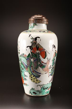 Arte Cinese Grande vaso famiglia verde dipinto con dame impegnate in diverse...