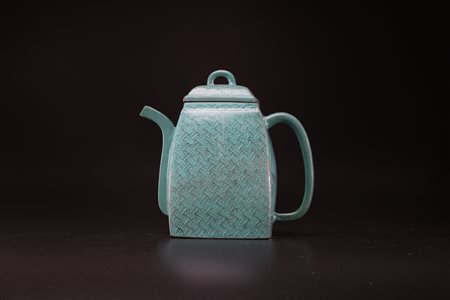 Arte Cinese Teiera Yixing con tappo smaltata di verde e decorata con motivi...