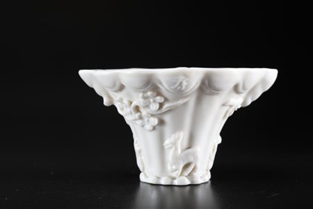 Arte Cinese Coppa libatoria in porcellana bianco di Cina con decorazione in...