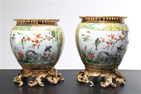 Arte Cinese Coppia di vasi in porcellana smaltata su fondo giallo Cina,...