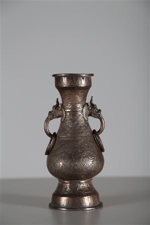 Arte Cinese Vaso in bronzo Cina, fine dinastia Yuan - inizio Ming, XIV secolo...