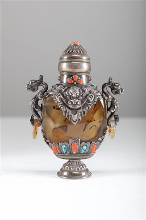 Arte Cinese Snuff bottle mongola in agata con montatura in argento sbalzato...