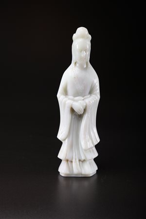 Arte Cinese Scultura in vetro di Pechino raffigurante Guanyin Cina, dinastia...