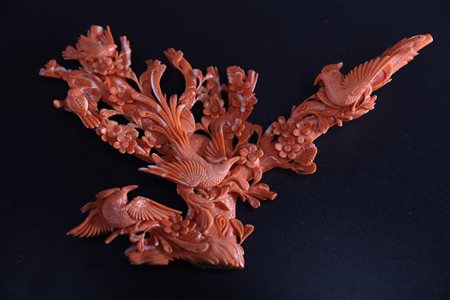 Arte Cinese Corallo con fenici Cina, XX secolo. . Cm 22,70 x 12,40. Corallo a...