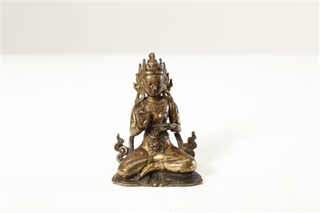 Arte Himalayana Statua in bronzo raffigurante Amoghasiddhi Nepal, XIX secolo....