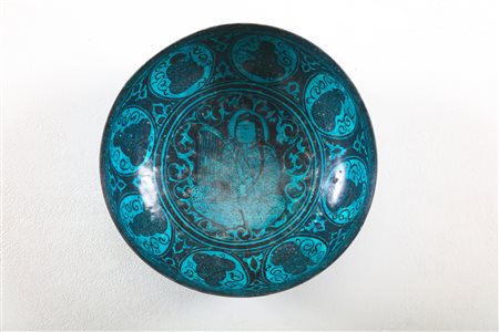 Arte Islamica Grande ciotola turchese decorata con figure ed epigrafi Iran,...