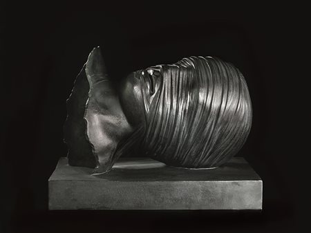 IGOR MITORAJ(Oederan 1944 - Parigi 2014)Testabronzo, cm 39x50x33; es....