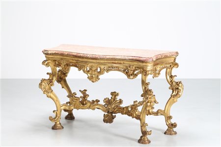 MANIFATTURA ITALIANA DEL XVIII SECOLO Console in legno scolpito e dorato....