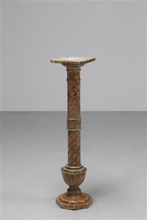 MANIFATTURA DEL XIX SECOLO Colonna in marmo. . Cm 103,00.