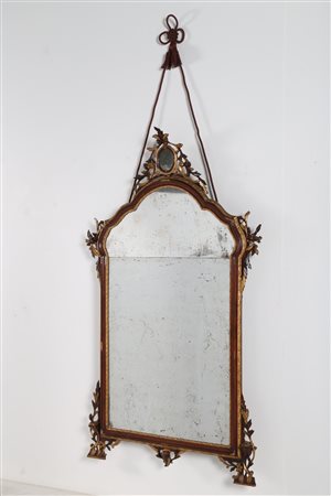 MANIFATTURA ITALIANA DEGLI INIZI DEL XX SECOLO Specchiera in legno scolpito e...