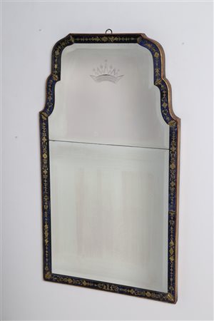 MANIFATTURA ITALIANA DELLA FINE DEL XIX SECOLO Specchiera in cornice sagomata...