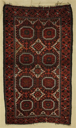 BELUCISTAN Persia Orientale. 1900 circa. Fondo mattone, 4x2 guls (salor)....