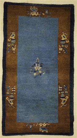 PAO-TAO Cina. 1920 circa. Fondo azzurro, bordo nocciola. Conservazione buona....