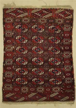 TEKE BUKARA Turkestan Occidentale. 1920 circa. Fondo prugna, 6x3 file di...