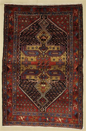 CURDISTAN Persia Nord Occidentale. 1950 circa. Originale rosone centrale....