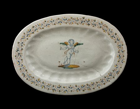 PIATTO SAVONA FINE XVII SECOLO, in ceramica ovale con tesa dipinta a ramage e...