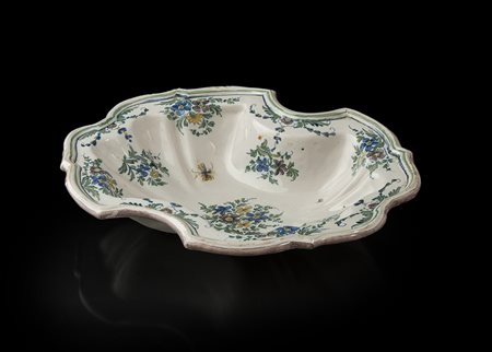 BACILE XVIII SECOLO, in ceramica dipinta a spessore sottile con parete...