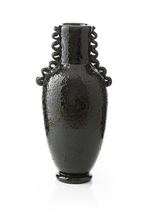 ARCHIMEDE SEGUSO, Venezia 1909 - 1999, Vaso in vetro color nero bruno ad...