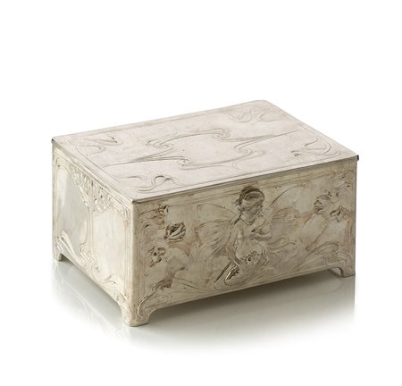 SCATOLA PER SIGARI WMF , in metallo argentato con decoro floreale in rilievo...