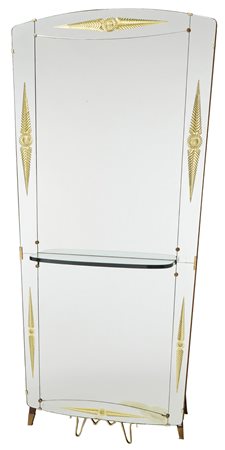 Grande specchiera con consolle in vetro inciso e dorato. Probabile esecuzione...