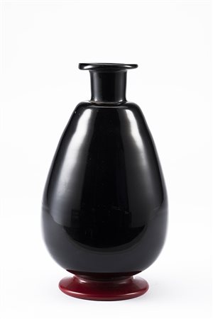 Manifattura di Murano Piccolo vaso in vetro opaco ametista scuro, con base...