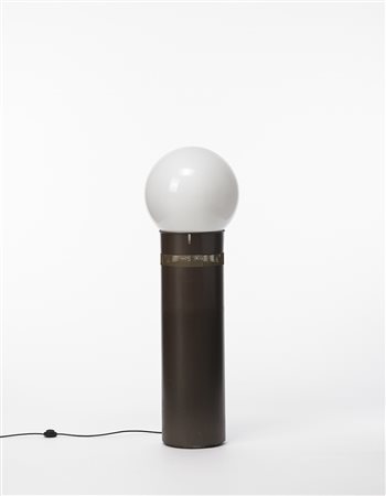 Gae Aulenti ( 1927 - 2012) Lampada da terra modello "Oracolo". Produzione...