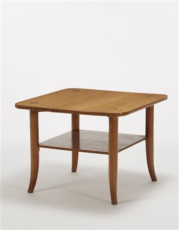 Pier Giulio Magistretti (attribuito) Tavolino in massello di rovere con piano...