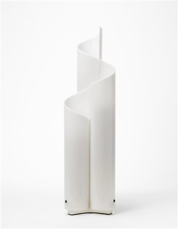 Vico Magistretti ( 1920 - 2006) Lampada da terra modello "Mezza Chimera"....