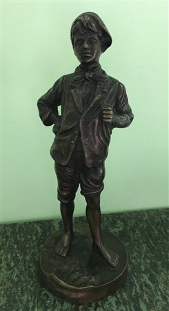 Statuetta in bronzo - "Pastorello" - H cm 30 - -L. 11,5 Firma in basso a dx -