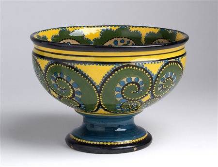 MAIORA - ROMA Coppa decorata da girali vegetali stilizzate, Anni ‘20...