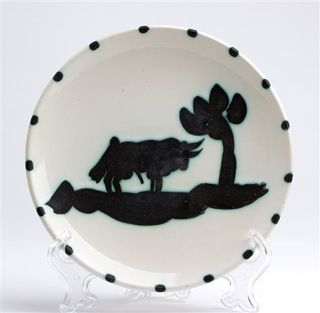 PABLO PICASSO Màlaga 1881 – Mougins 1973 Toro, 1951/52 Piatto in terracotta...