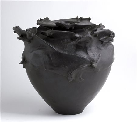 DUILIO CAMBELLOTTI Roma 1876-1960 Vaso dei cavalli Vaso in bronzo, h 30 cm...