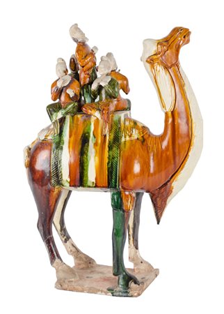 SCULTURA in terracotta dipinta raffigurante "cammello con personaggi"...