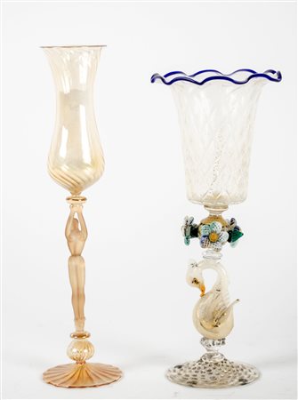 LOTTO composto da BICCHIERE in vetro di Murano con stelo a guisa di cigno e...