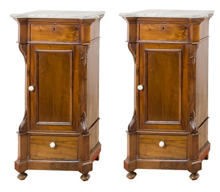 COPPIA COMODINI in noce con sportello centrale, cassetto superiore e cassetto...