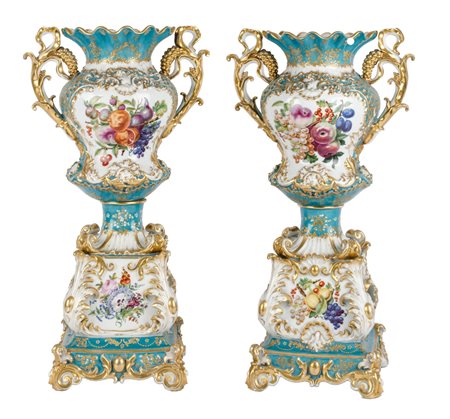 BELLA COPPIA di VASI Luigi Filippo in porcellana bianca e turchese riccamente...