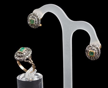 PARURE composta da ANELLO e da ORECCHINI in oro giallo 18 Kt. e coppella con...