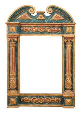 CORNICE a tempietto in legno dorato ed intagliato. Italia XIX secolo Misure:...