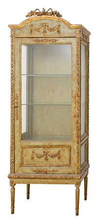VETRINETTA stile Luigi XV ad un'anta in legno laccato, dorato e dipinto....