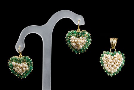 PARURE composta da ORECCHINI e da PENDENTE in oro giallo 18 Kt. con...