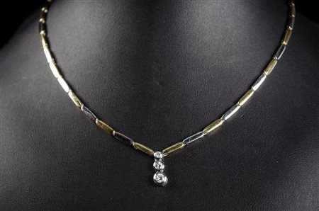 COLLIER in oro giallo e bianco 18 Kt. con 3 brillanti g/h color (Ct. 0.60)...