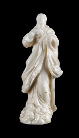 SCULTURA in corallo bianco raffigurante "Madonna degli Angeli". Italia XVII...