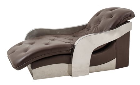 CHAISE-LONGUE in acciaio e pelle nera. XX secolo Misure: cm 177 x 84 x h 83