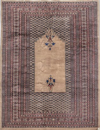 TAPPETO Kashmir, trama e ordito in cotone, vello in lana. Pakistan XX secolo...